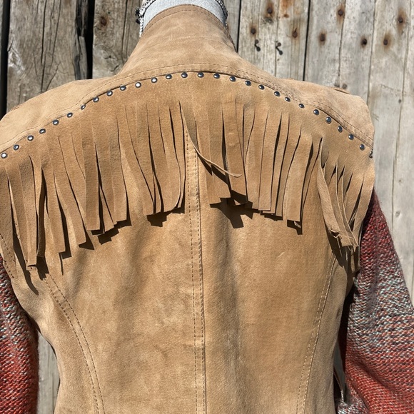 TAN FRINGED LEATHER VEST SIZE MED - Picture 8 of 11